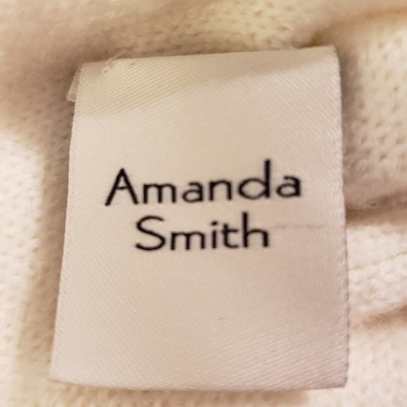 AMANDA SMITH Winter White Fuzzy Acrylic Beanie Winter Hat - Picture 6 of 7